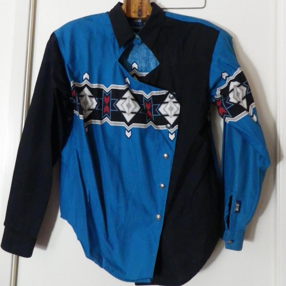VINTAGE LIKE NEW WESTERN SHIRT WITH KEYHOLE NECKLINE